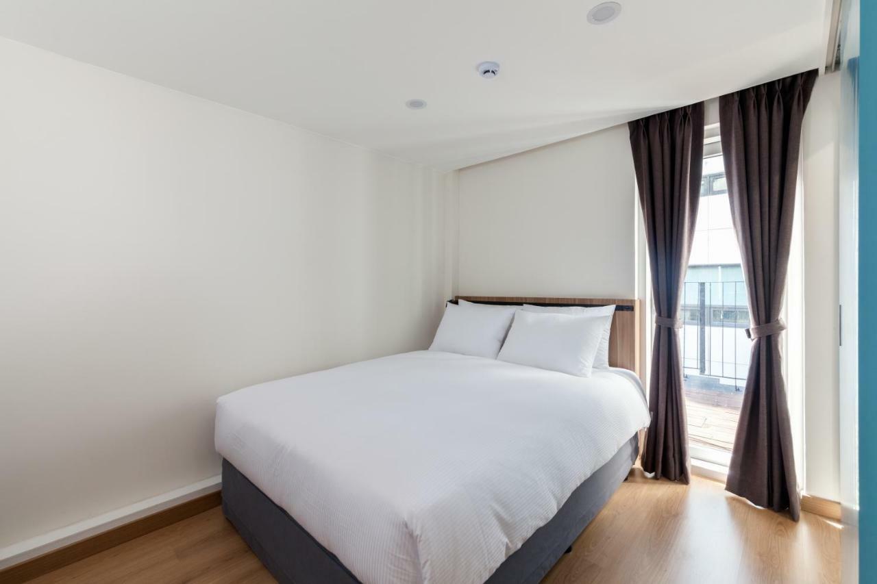 Hotel First Tawny Owl Seul